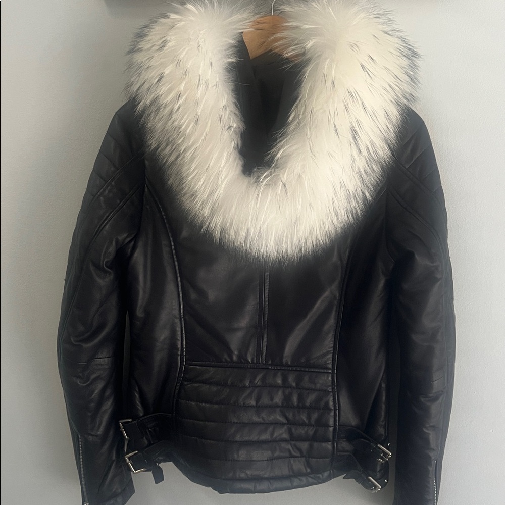 Danier premium leather jacket with Raccoon fur hood hardly worn great condition - Picture 3 of 7